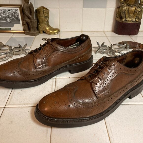 VINTAGE WING TIP MADE IN USA SHOES 9 C main image 8
